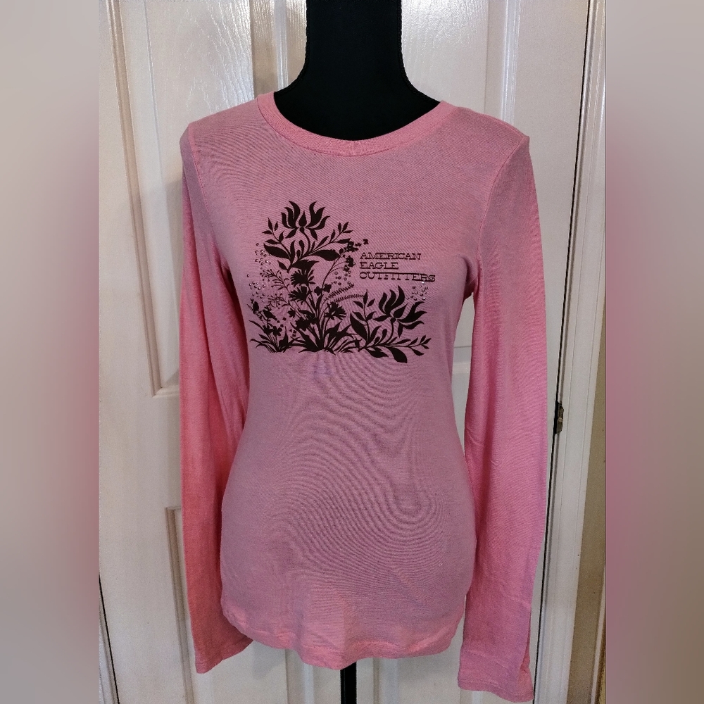 American Eagle Outfitters long-sleeved Tee